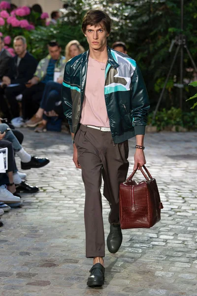 Look 37
